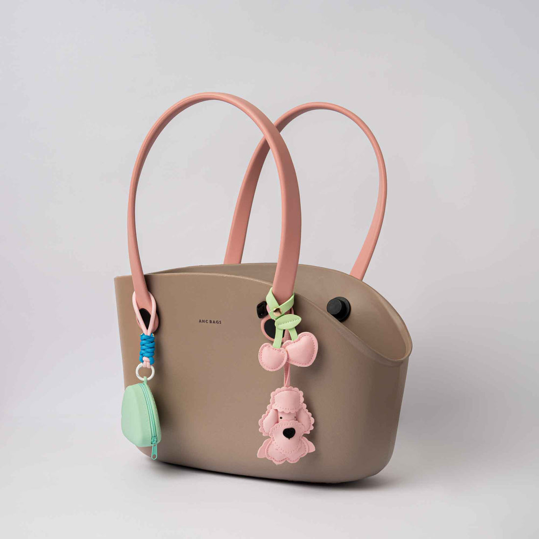 PET BAG BEIGE CON ASAS ROSA
